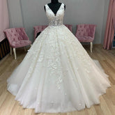 Vintage Ball Gown Wedding Dresses Lace Appliques V Neck