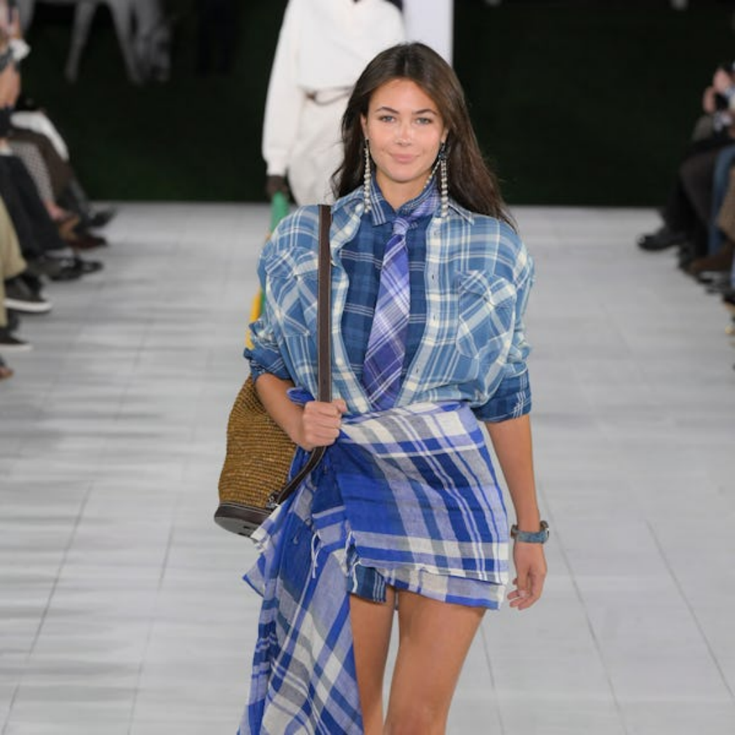 8 Fashion Trends That Are Outdated But Are Now Cool Again