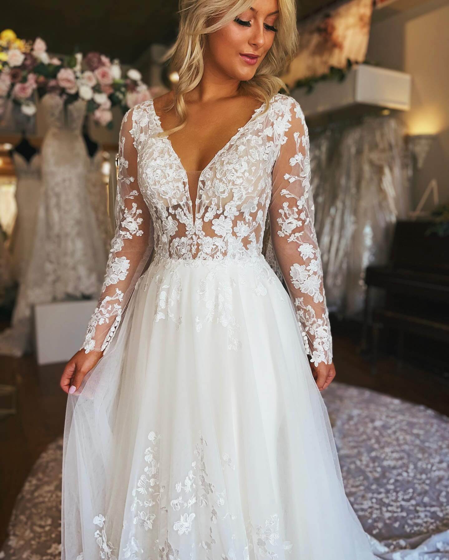 A Line Long Sleeves Wedding Dresses Lace Floral with Button