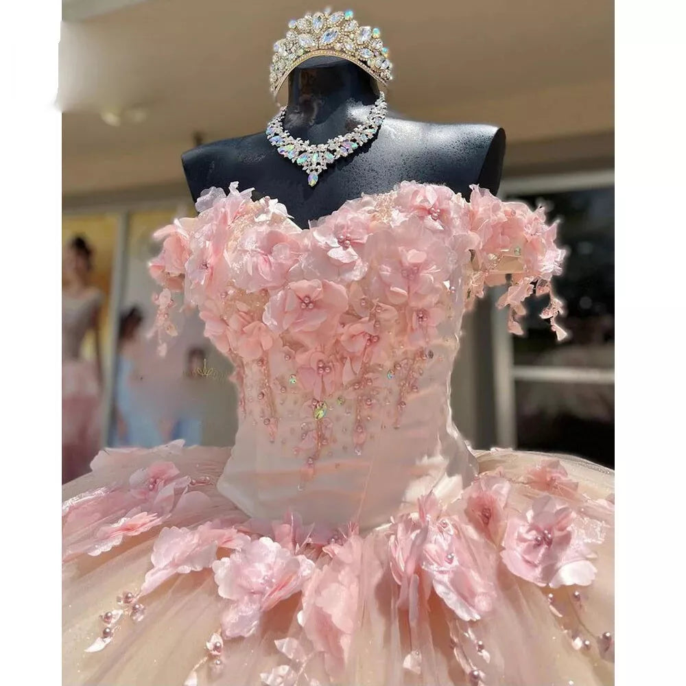 Novo vestido de quinceanera rosa de renda 2025 com ombros de fora e flores 3D para 16 anos