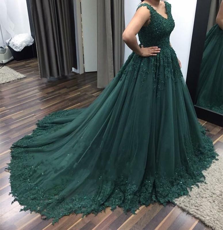 Tulle Ball Gowns Green Wedding Dresses Sleeveless Lace Quince Dress V-neck