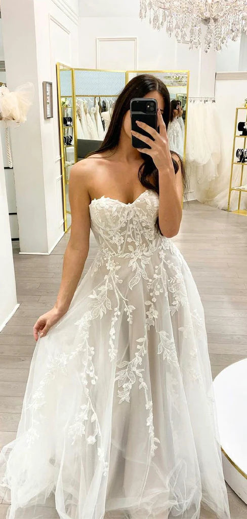 white strapless A-line Beach Long Wedding Dresses Lace Appliques Sleeveless