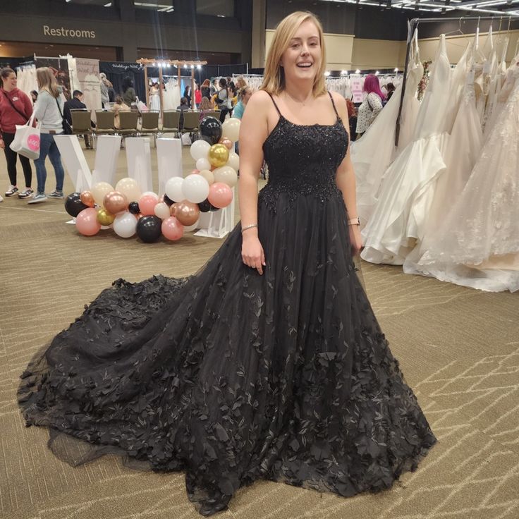 Mychicdress A Line Floral Black Wedding Dresses Sleeveless Lace-Up Back