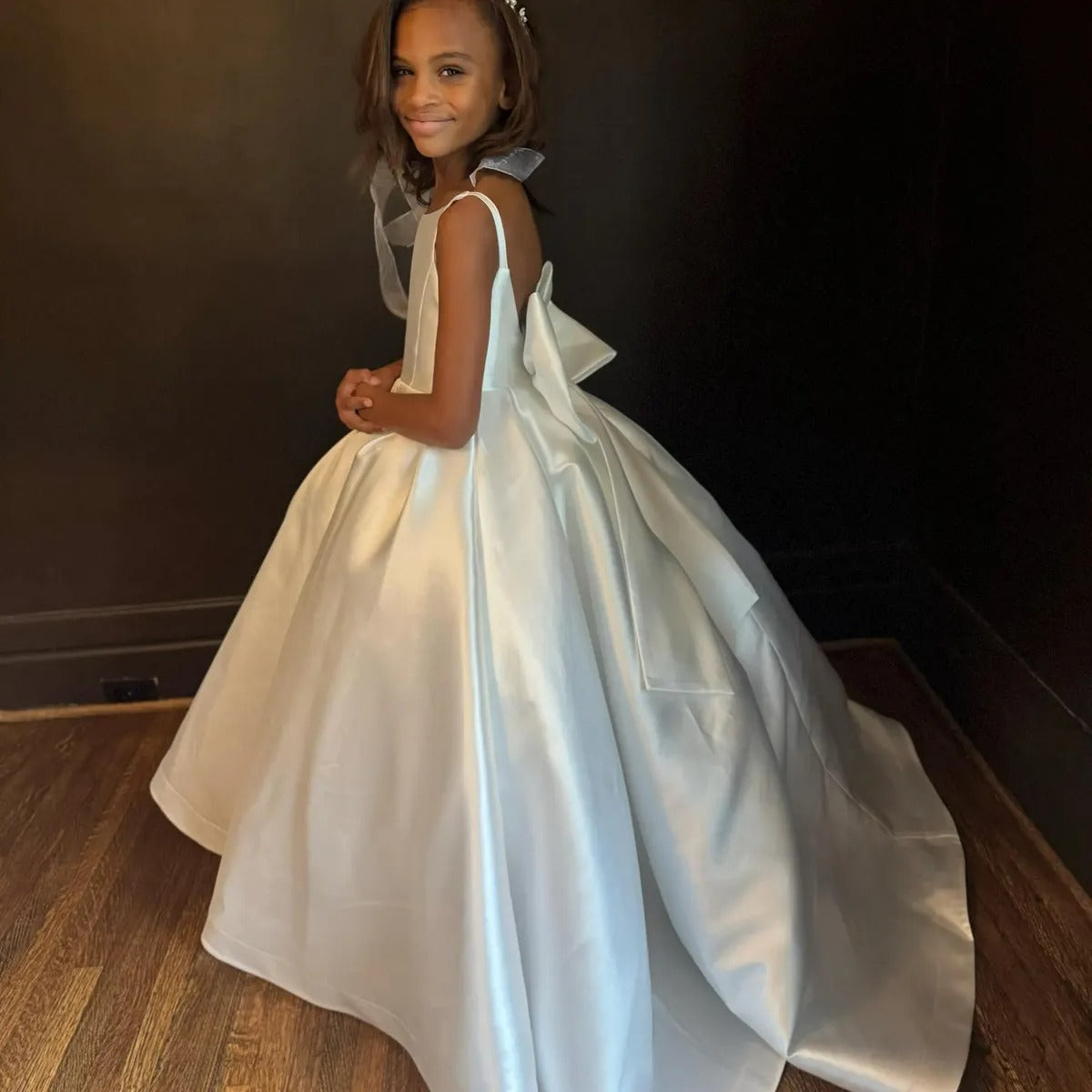 Ball Gown Cheap Satin Flower Girl Dress Sleeveless with Bow