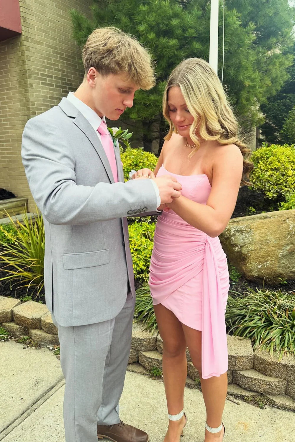 Cheap Short pink Homecoming Dress Strapless Ruched with Showl