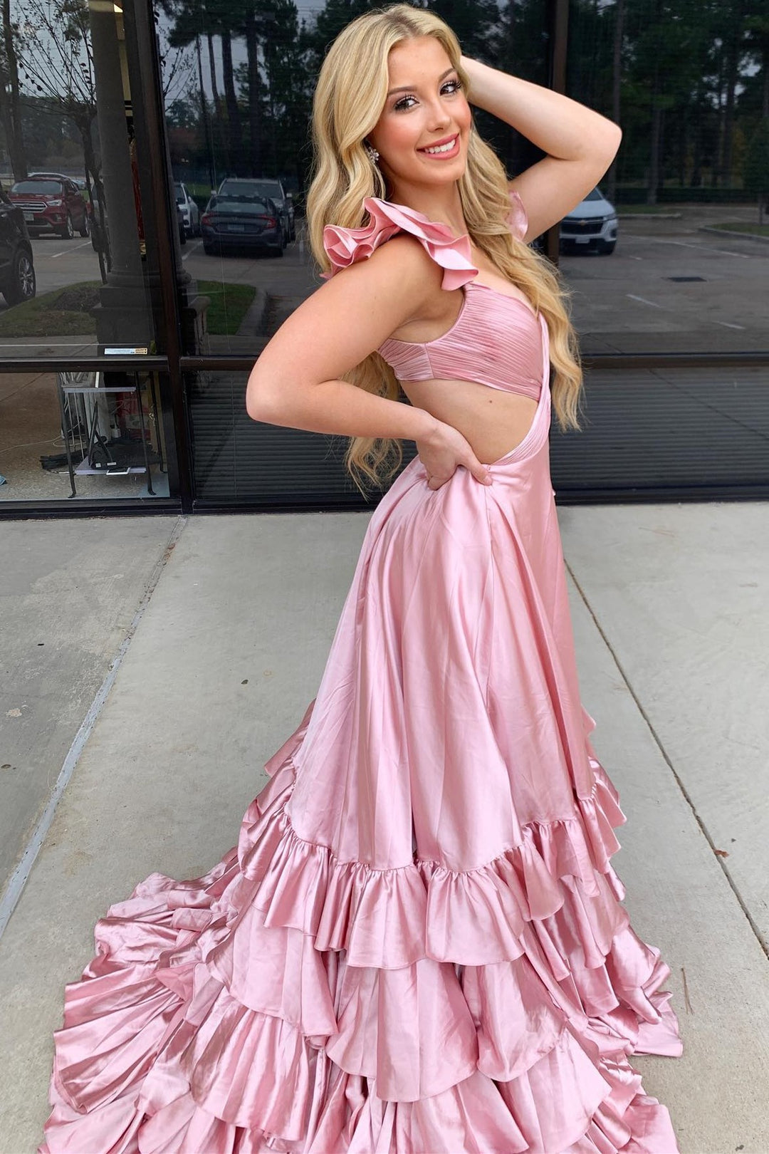 Hot A-Line 2025 Ruffle Prom Dress Gold Cutout with Slit