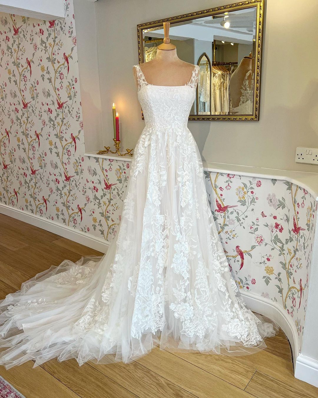 Hot Lace A Line Bridal Dress for Wedding Appliques Sleeveless Mychicdress