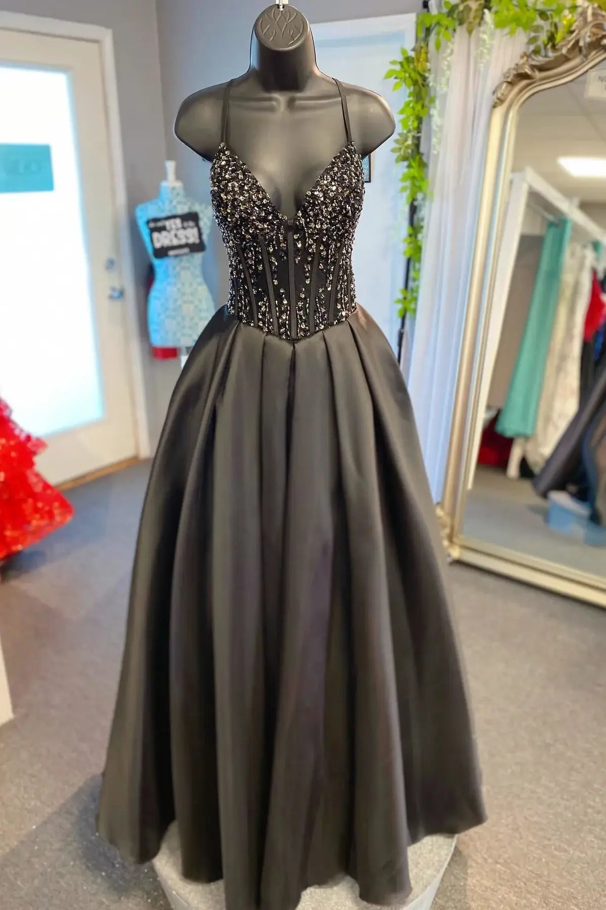 Long Corset Beaded black Prom Dress Satin V-Neck Spaghetti Strap