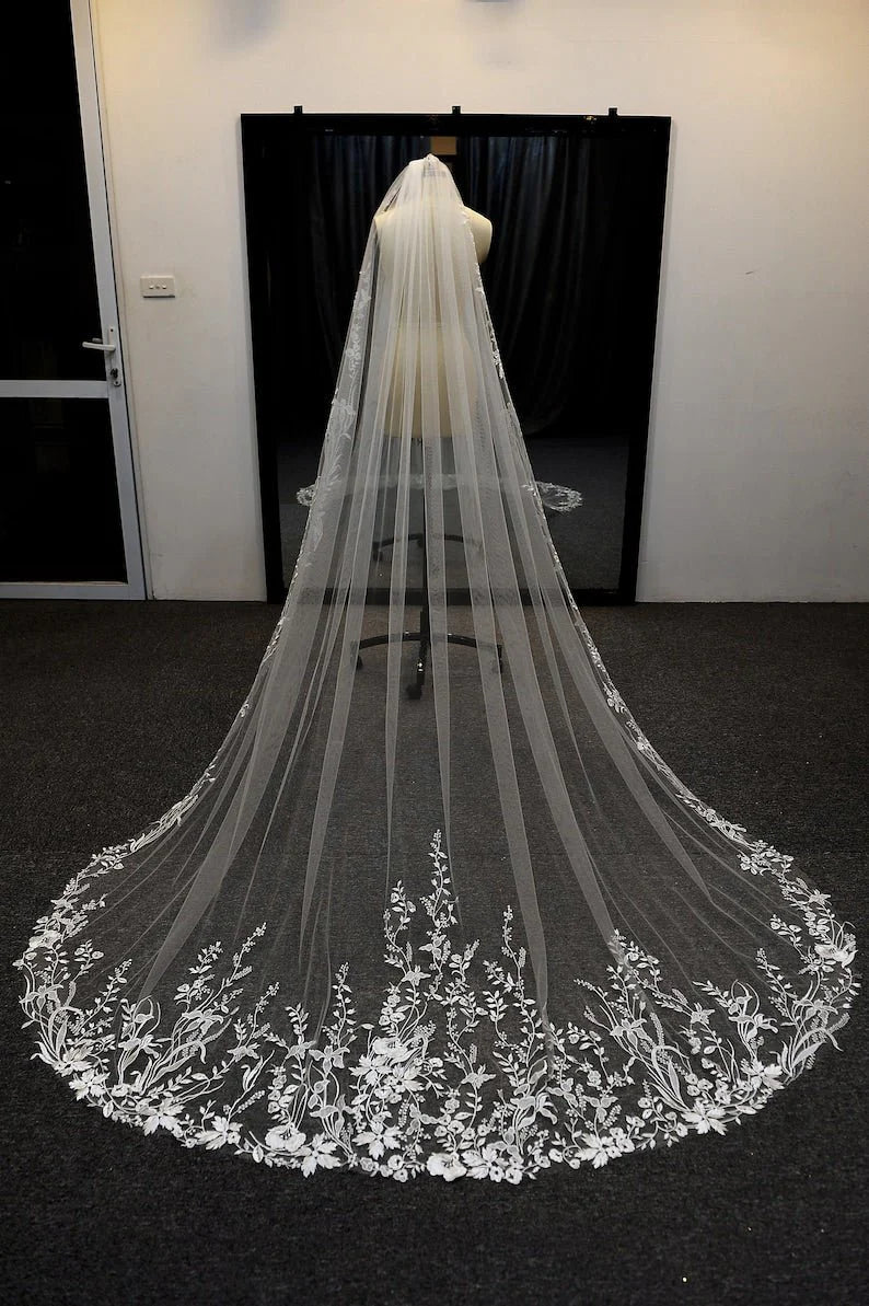 Long Lace White Wedding Veil Appliques Cathedral Bridal Veils