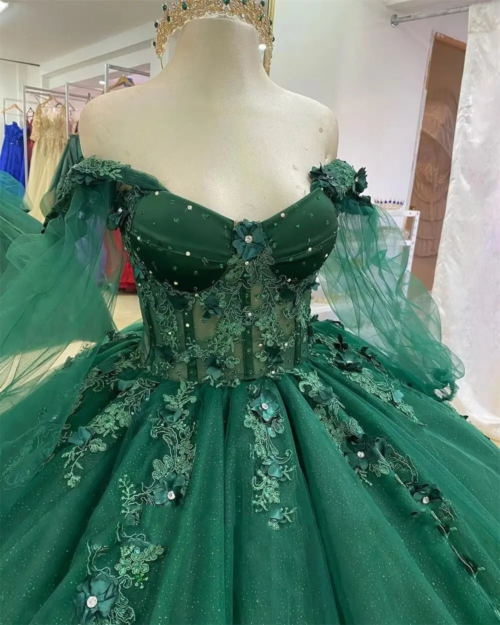 Long Sleeves Green Tulle Quinceanera Dresses with Floral Lace Applique