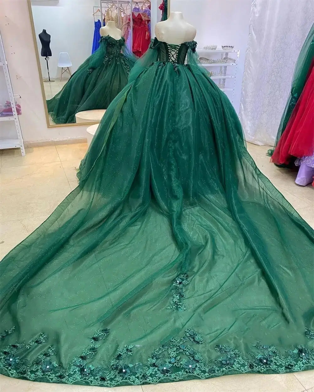 Long Sleeves Green Tulle Quinceanera Dresses with Floral Lace Applique