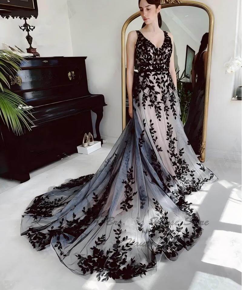 Unique Black Lace Wedding Dresses V Neck Sleeveles Sweep Train