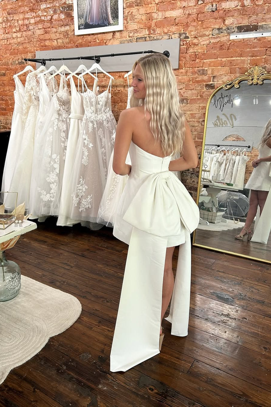 Unique Strapless Mini Wedding Gown Satin Short Bridal Dress with Bow