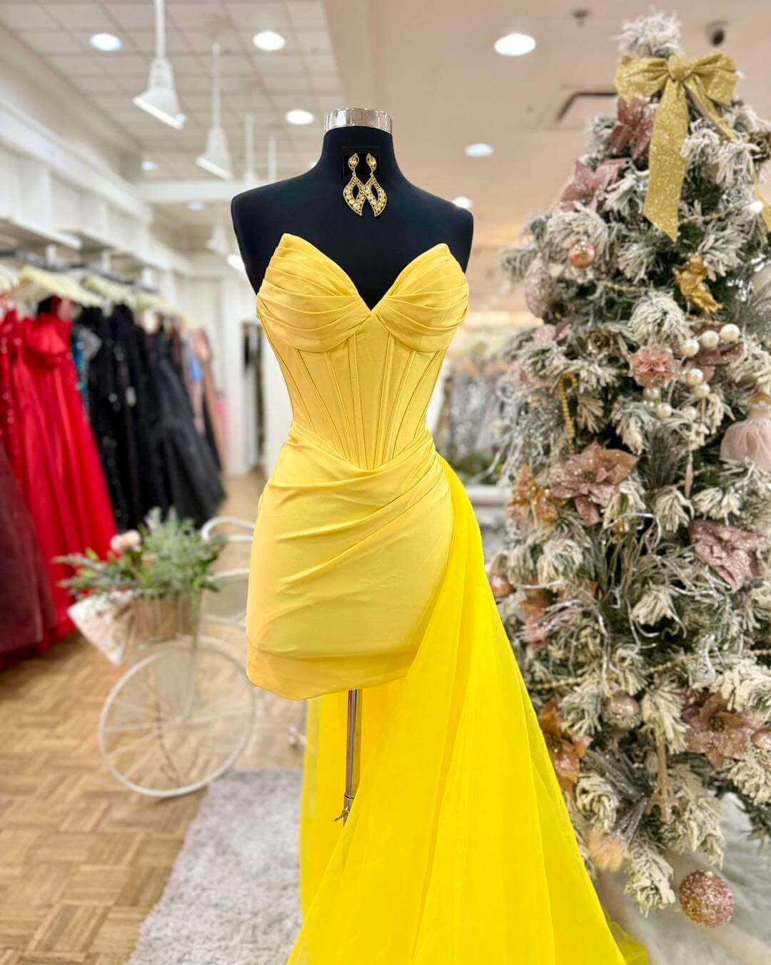 Yellow Short Corset Homecoming Dress V Neck Satin Hoco Gown