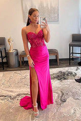 Barato Hot Pink Lace Prom Vestidos Sem Alças Sem Mangas Vestido Formal Com Fenda