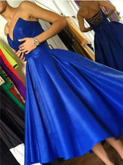 Vestidos de baile de cetim azul royal querido, cruzados nas costas