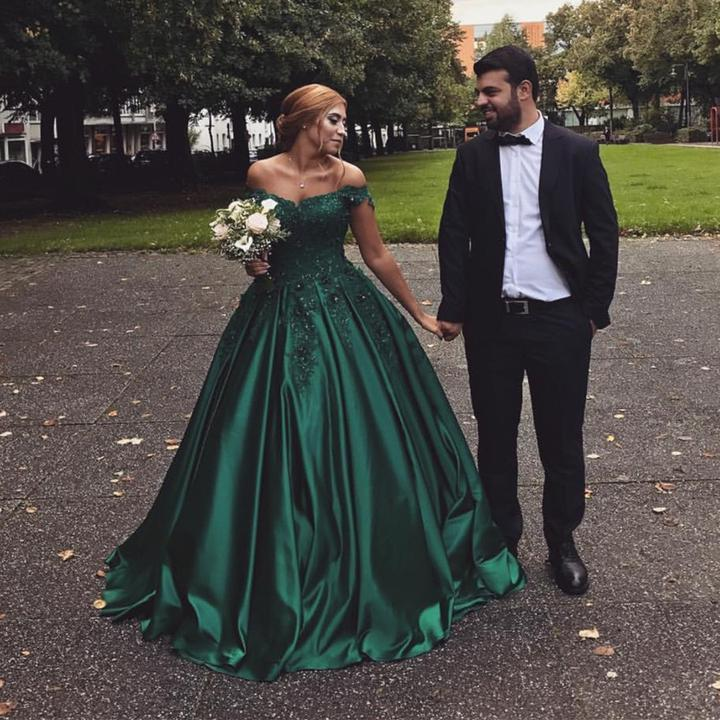 Off Shoulder Emerald Green Quince Dresses Satin Lace Prom Dress