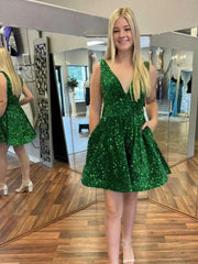 Shiny Sequins V Neck Homecoming Dresses Short Green Wedding Guest Dresses